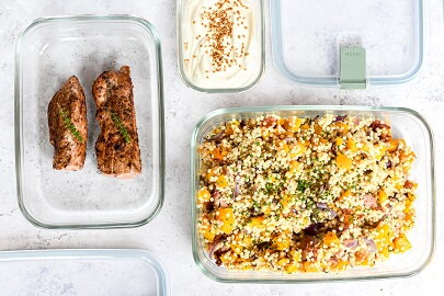 Diner: varkenshaasje met parelcouscous, pompoen en tahini dressing