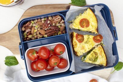 Lunchgerecht: frittata met zalm, spinazie en courgette