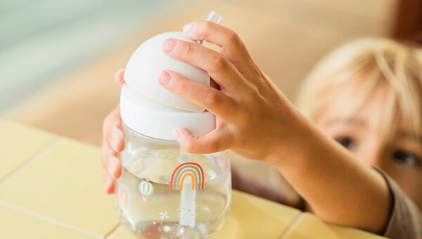 mio drinken naast elkaar
