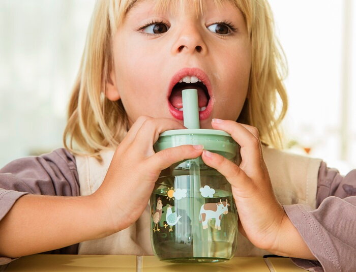 03 - Media en tekst naast elkaar - glas met rietje