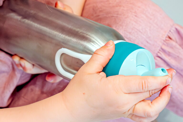 usp_images-1074580_insulateddrinkingbottlefu_usp_easytoopen