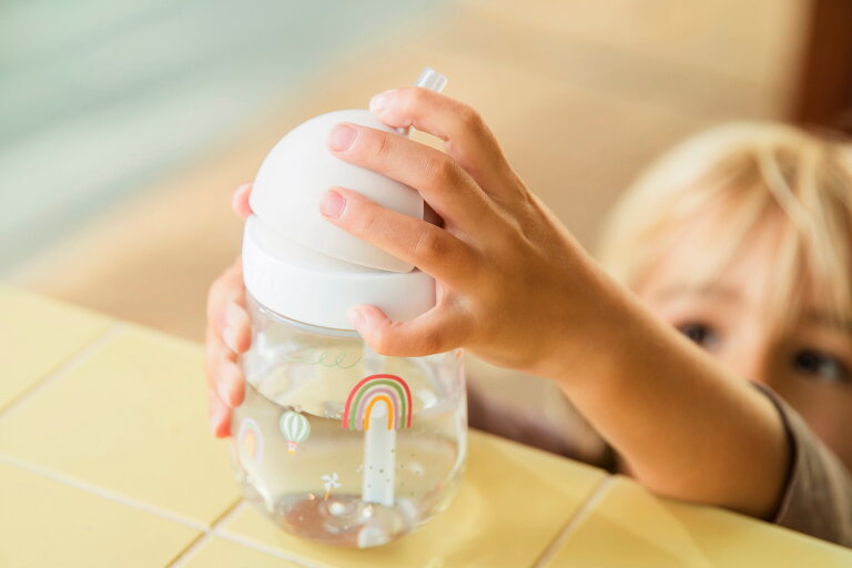 lifestyle_images-1080140_mepalmio_strawcup_mood01