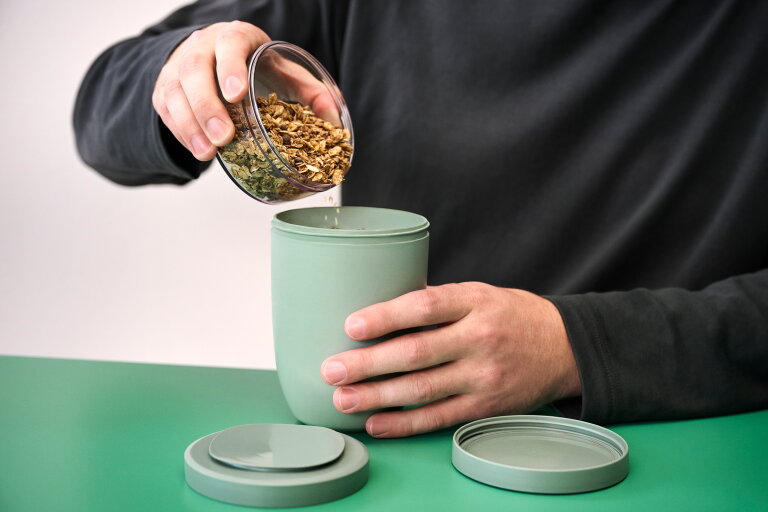 lifestyle_images-1076570_mood01_lunchpotxl