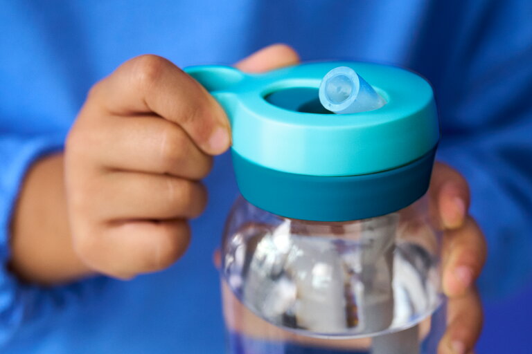 usp_images-107480_usp03_drinkingbottlewithstraw