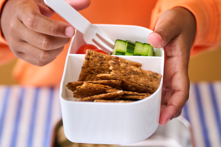 usp_images_others-107490_usp02_stainlesssteellunchbox_removablebentoboxandfork