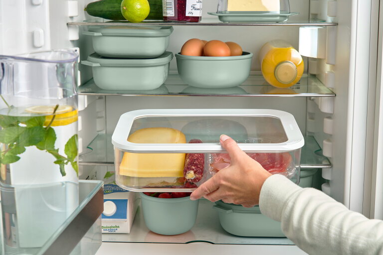 lifestyle_images-1062_cirqula_roundandrectangular_spherefridge