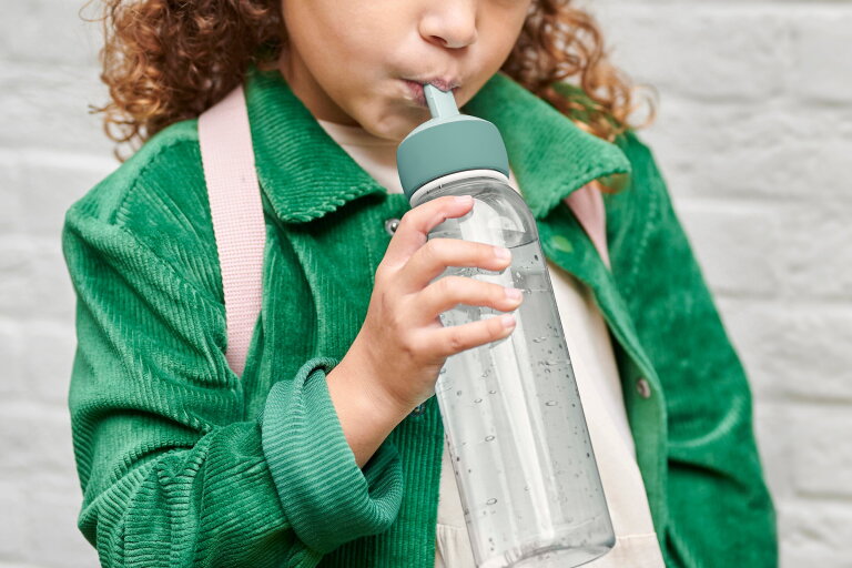 usp_images-1074520_usp02_straigtupdrinking