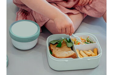 lifestyle_images#10744_lunchbox_sphere_lunchtime