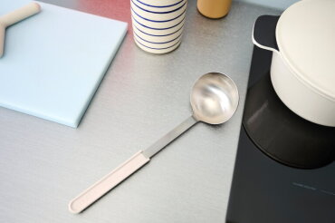 lifestyle_images#1023340_mood01_ladle