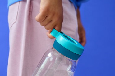 usp_images_others#107480_usp02_drinkingbottlewithstraw_