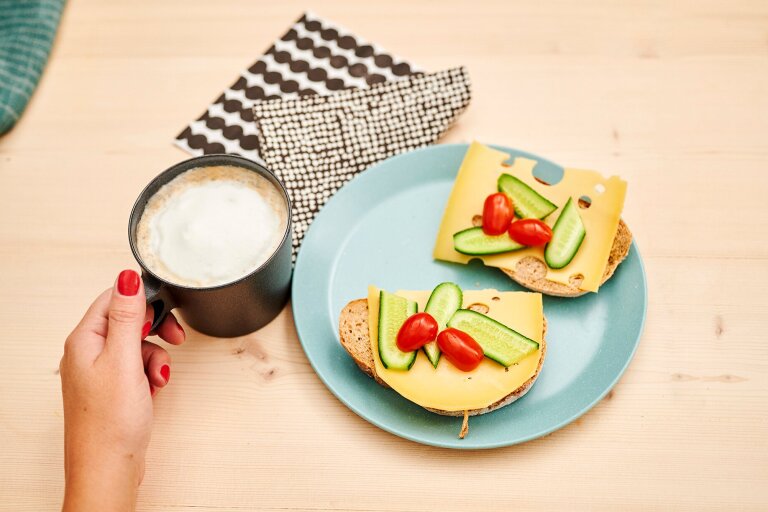 breakfast-plate-bloom-240-mm-9-4q-pebble-green